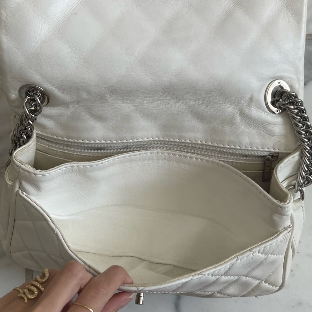 White Chanel Medium Flap Bag - Picture 4 of 16